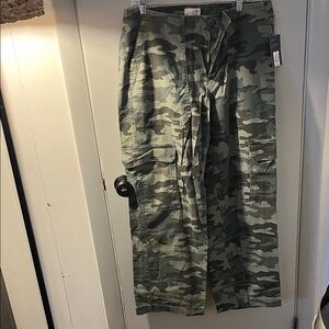 Universal Thread womens camo pants size 14